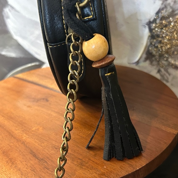 Black Fashionable Round Circle Bag, Crossbody with Tassel Detail - Picture 4 of 5